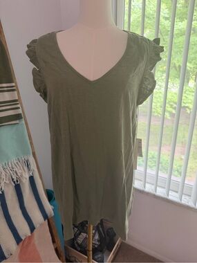 NWT caslon olive acorn top